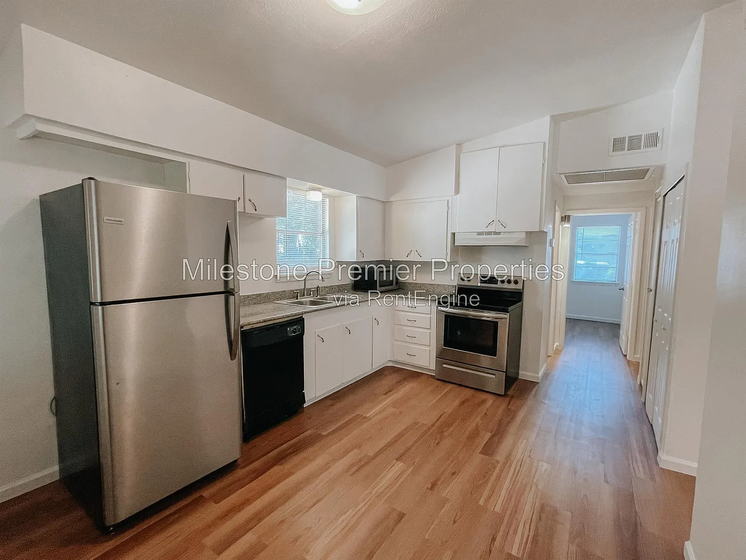 3 bed, 1.0 bath, 864 sqft, $1,200 — Photo 4