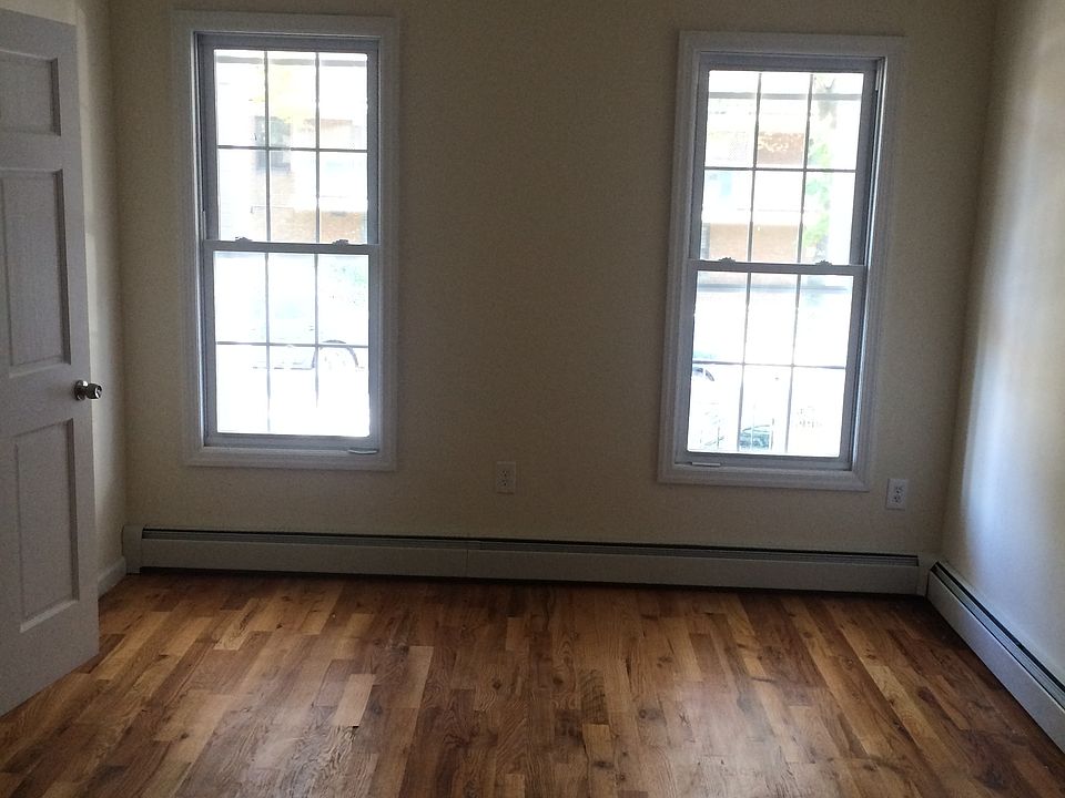 2nd image of 981 Tinton Ave