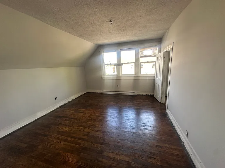 2032 Central Ave #3 — Photo 3