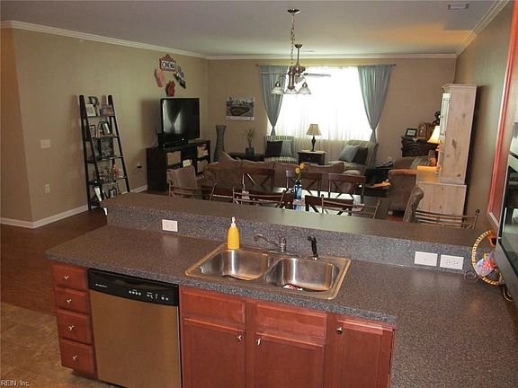 2nd image of 900 Southmoor Dr Unit 104