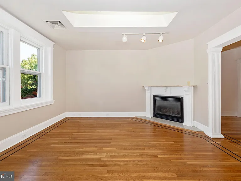 231 N Market St #3 — Photo 12