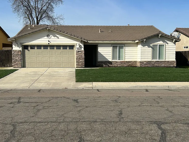 2416 Glacier Way — Photo 1