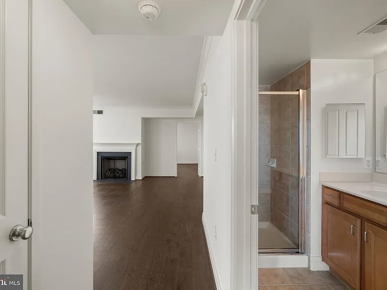 414 Water St #1812 — Photo 4