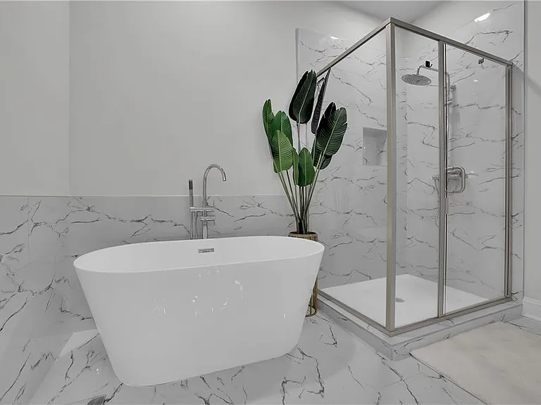 8026 Linfield Way — Photo 4
