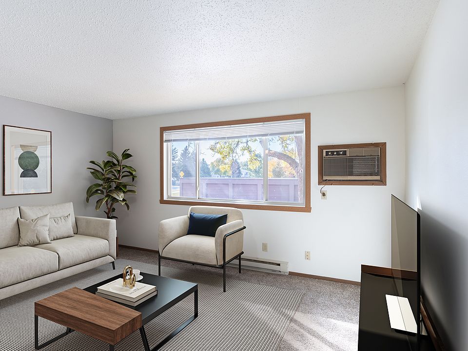 Fargo, ND Pacific Park Apartments | 21B | Living