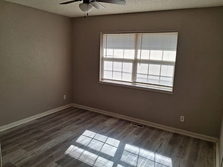 1010 N Elm St — Photo 2