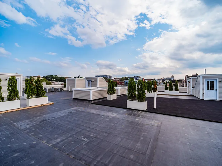 340 W 2nd St #17 — Photo 8