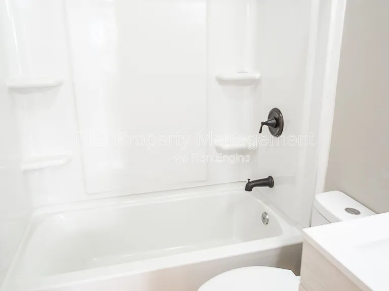 1416 Chicago Ave NE — Photo 10