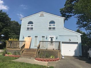 41 Creighton Ave, Ronkonkoma, NY 11779