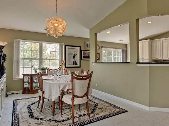 3rd image of 601 Saddlebrook Ln