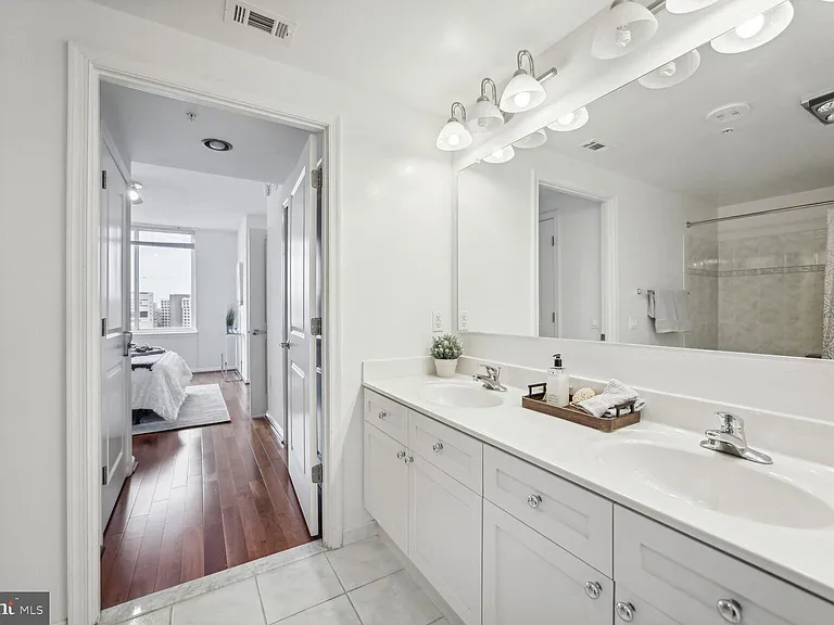 930 Wayne Ave #1205 — Photo 23