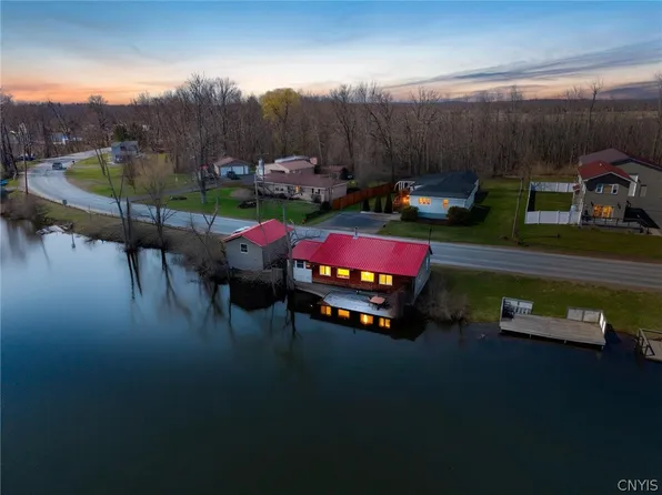 498 County Route 12, Phoenix, NY 13132