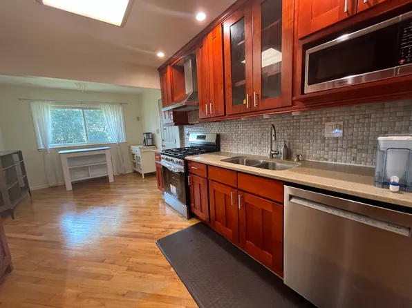 122 Seaman Rd, Jericho, NY 11753