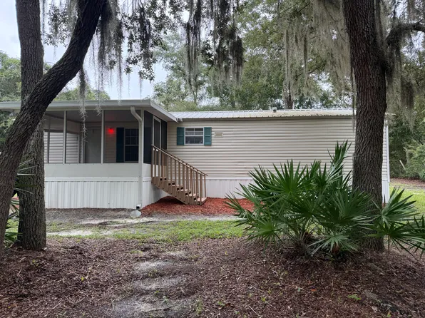 103 Diamond Lake Dr, Crescent City, FL 32112