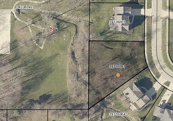 3rd image of Woodlawn Ct