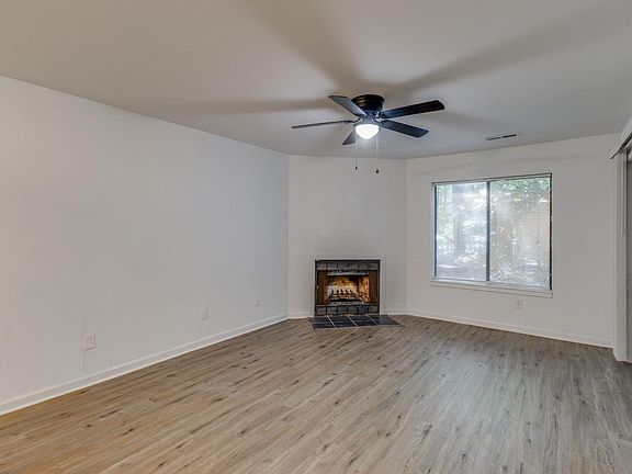 5th image of 1003 Village Creek Dr