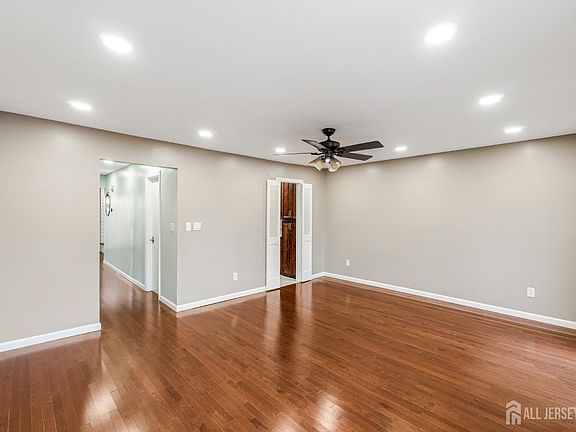 5th image of 32 Chelsea Way