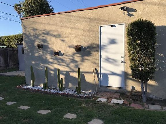 3rd image of 627 N Poinsettia Pl