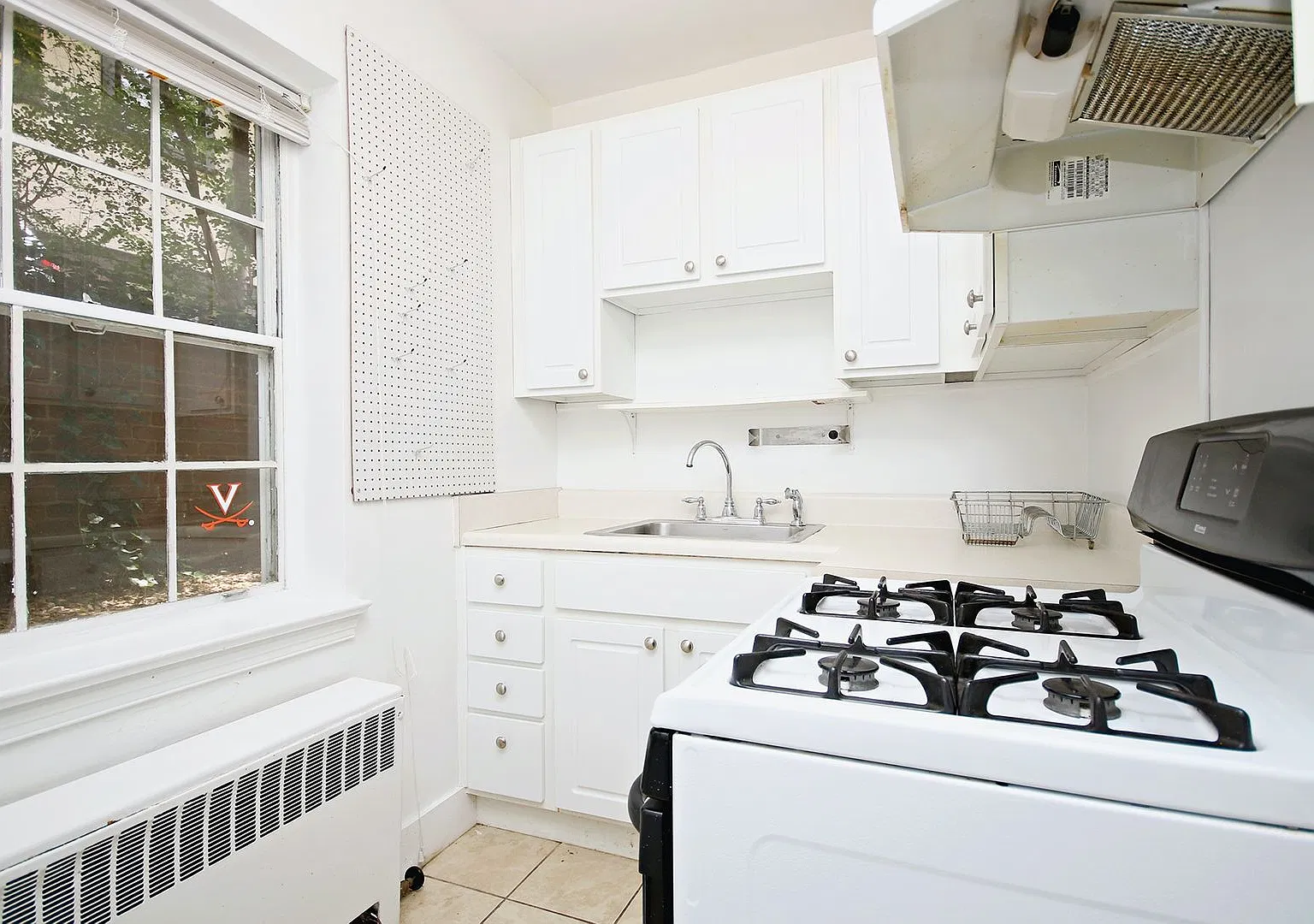 UVA Apartment Near School of Architecture - Ting Fiber Internet Included — Photo 1