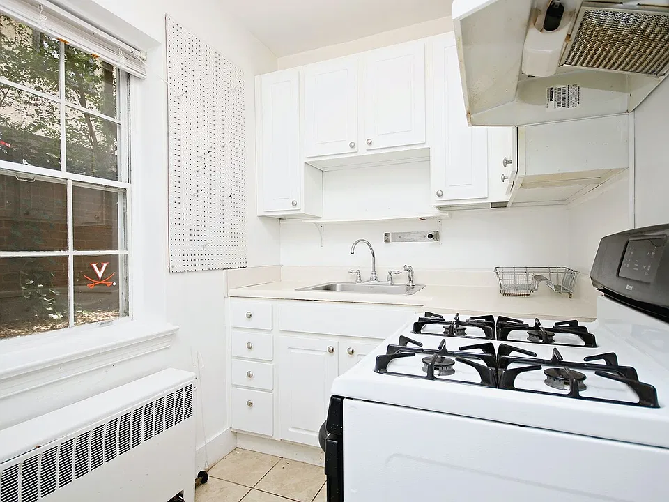 32 University Cir #3