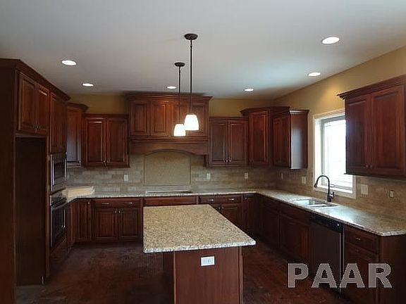 2nd image of 446 Onyx Dr