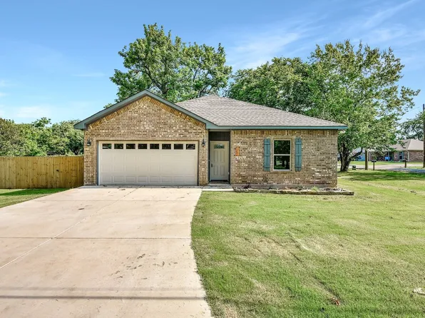 203 E Locust St, Collinsville, TX 76233