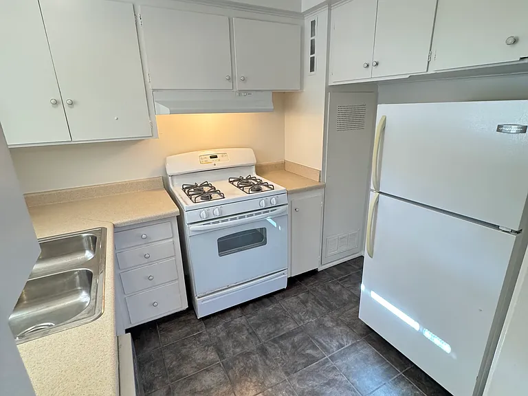1717 Huntington Dr #7 — Photo 7