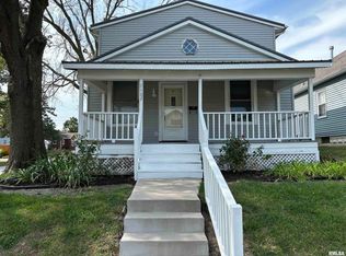 2402 Wilkes Ave, Davenport, IA 52804