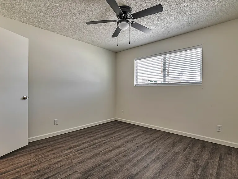 5947 W Rose Ln #21 — Photo 8