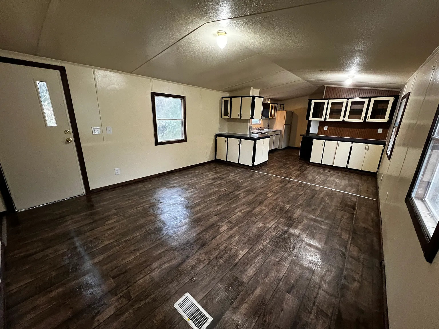 251 Park Cir — Photo 3