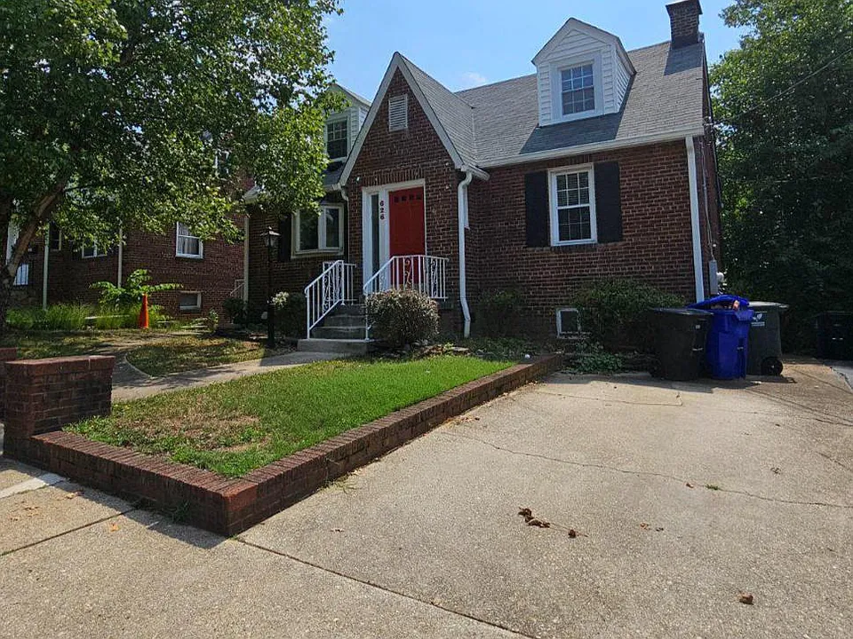 626 N George Mason Dr