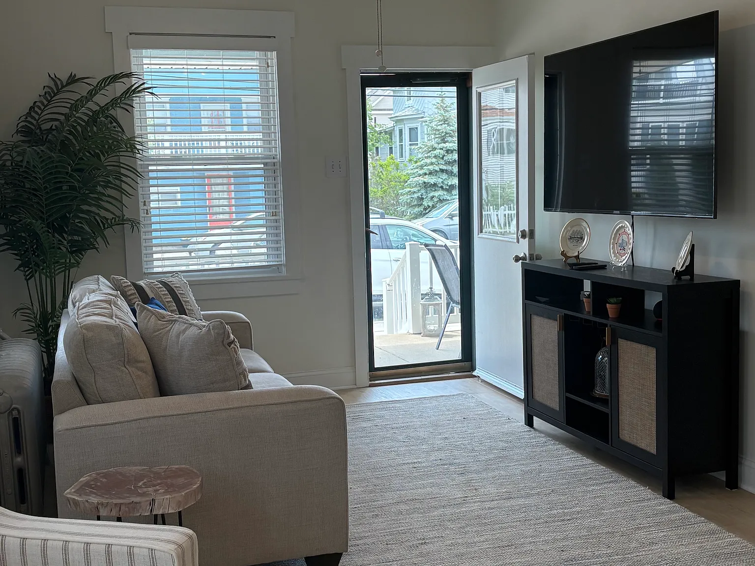 3 bed, 1400 sqft, $2,000 — Photo 4