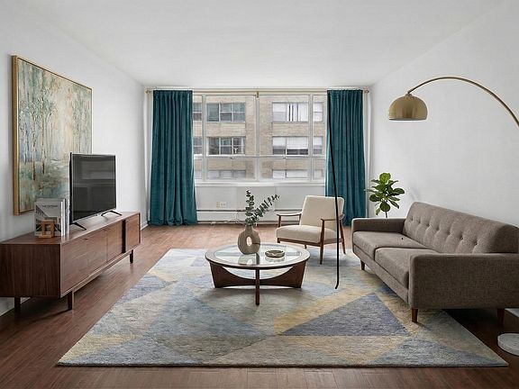 2nd image of 6171 N Sheridan Rd APT 2104