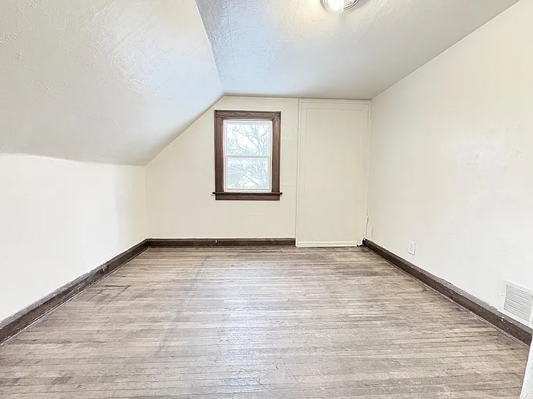 452 E Park St — Photo 13