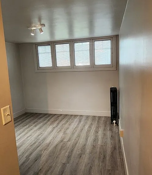 Pollyanna Apartments — Photo 9