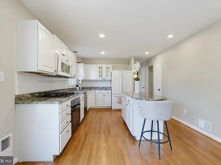 16818 Briardale Rd — Photo 19