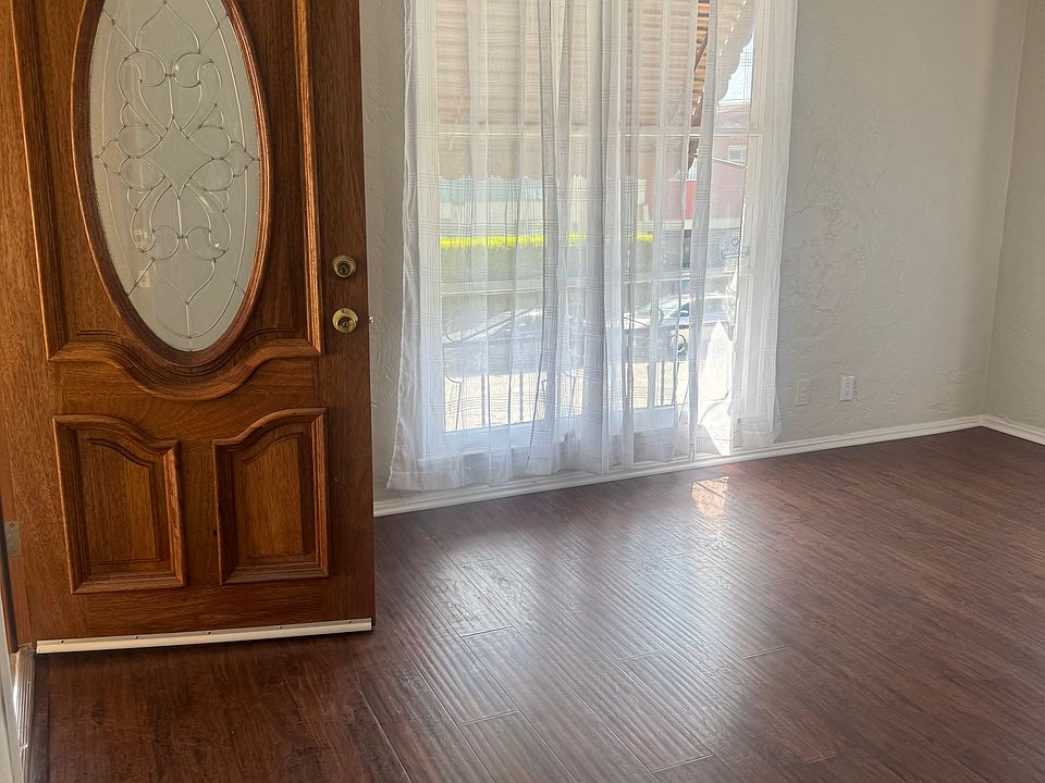 Entrance to living room