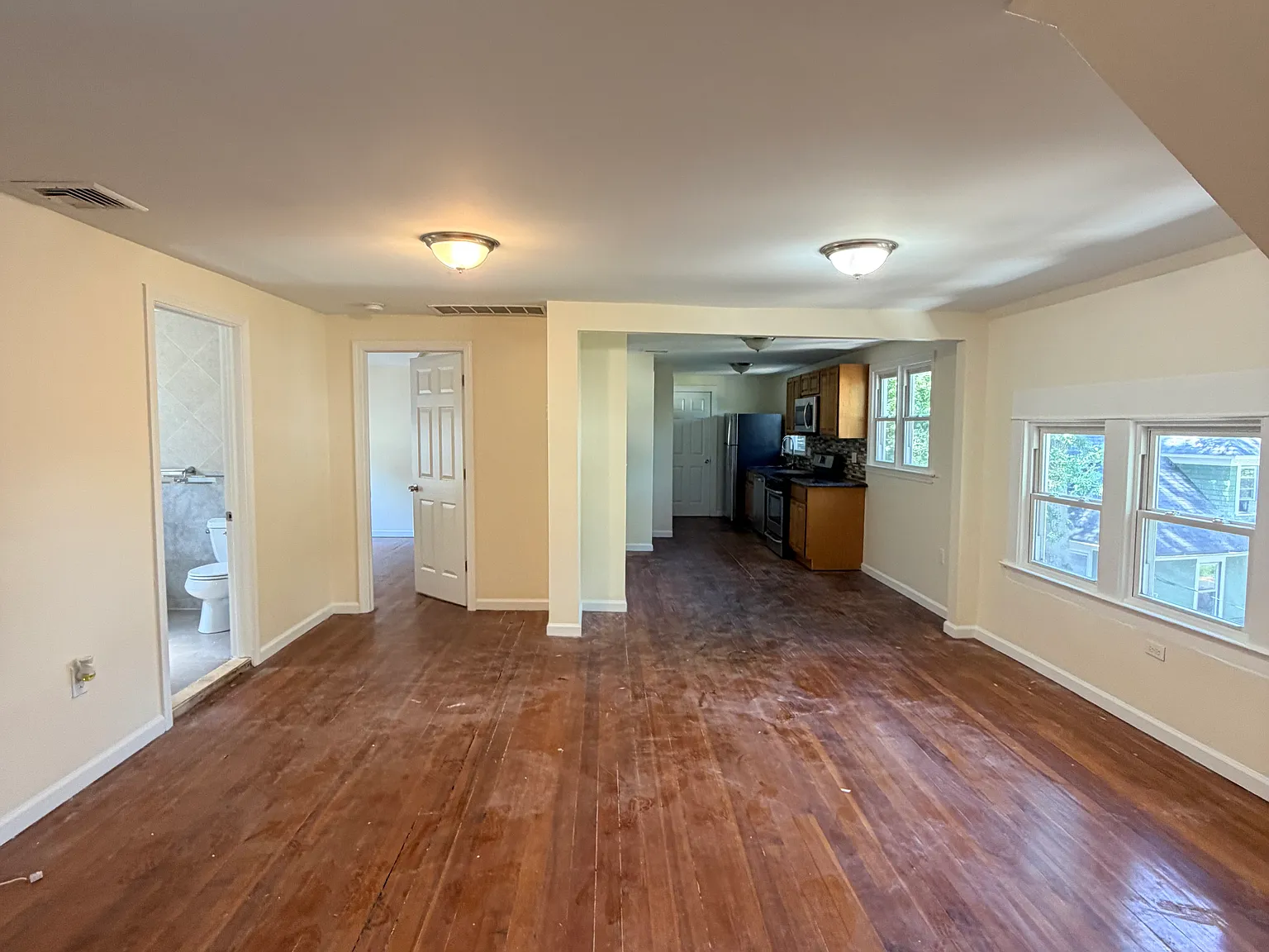 3 bed, 1100 sqft, $1,950 — Photo 3