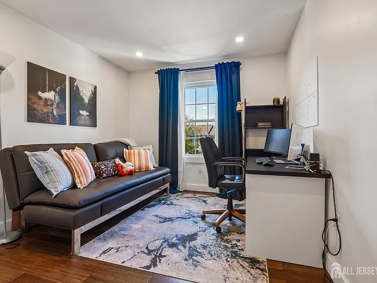 12 Clay St — Photo 11