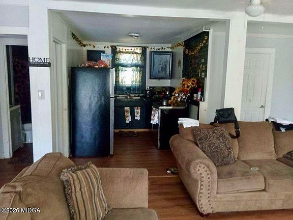 4th image of 791 Lynmore Ave