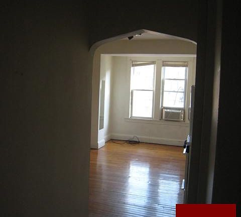 2nd image of 70 Strathmore Rd APT 3A
