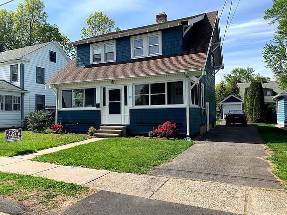 Long Driveway- 4 cars+ garag