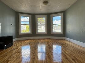 201 Laurel St