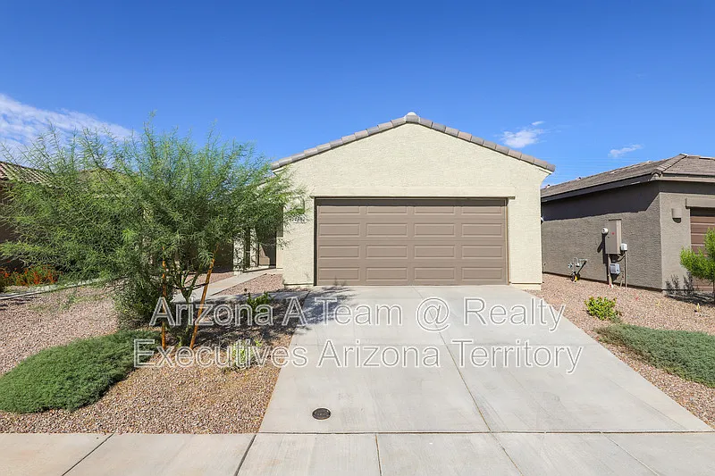 4 bed, 2.0 bath, 1562 sqft, $1,850 — Photo 2