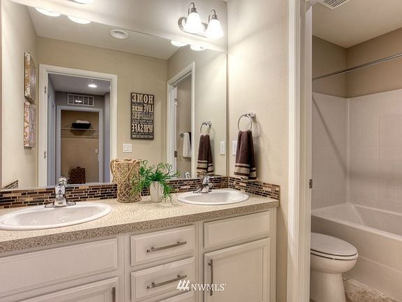 3rd image of 3321 Hydra Street NE #12