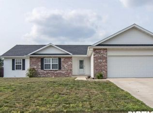 119 Foxx Manor Dr, Chatham, IL 62629