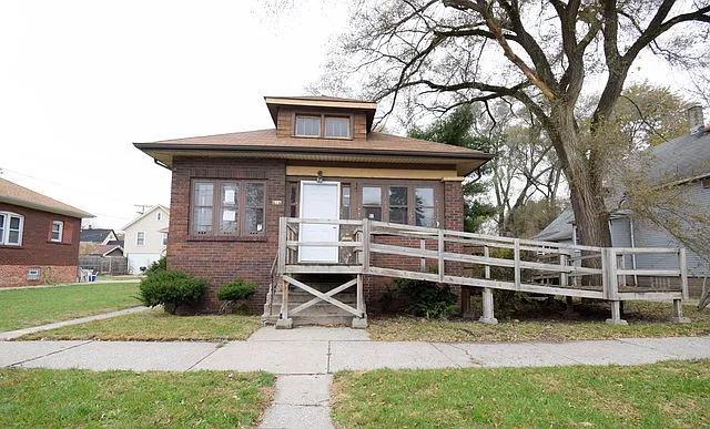616 Engle St photo 1