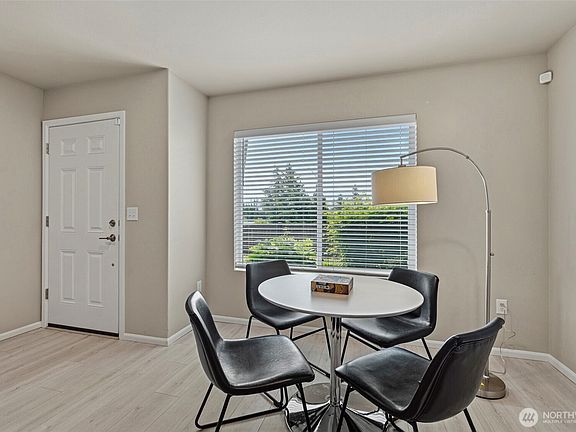 4th image of 17541 110th Avenue E #C