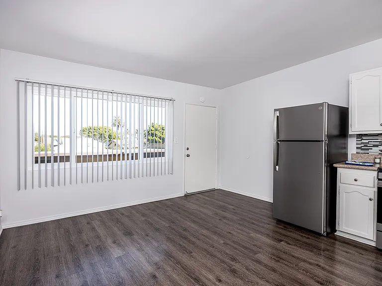 11916 Eucalyptus Ave — Photo 6