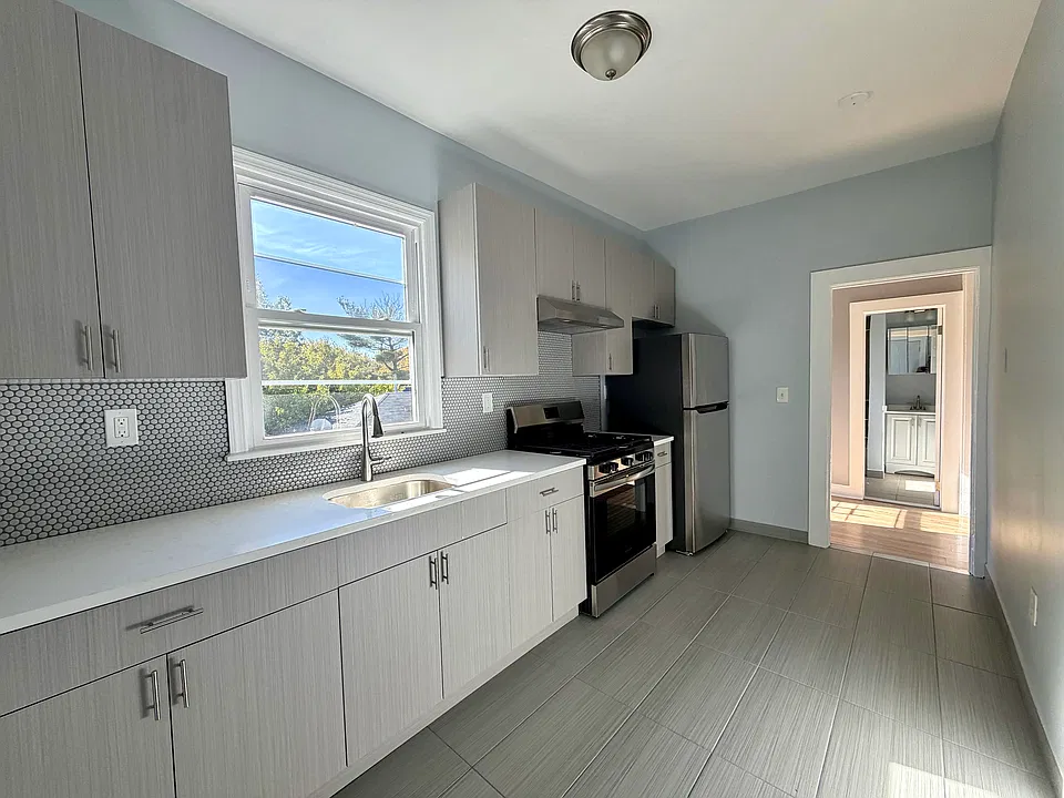 50 Dewey St #3